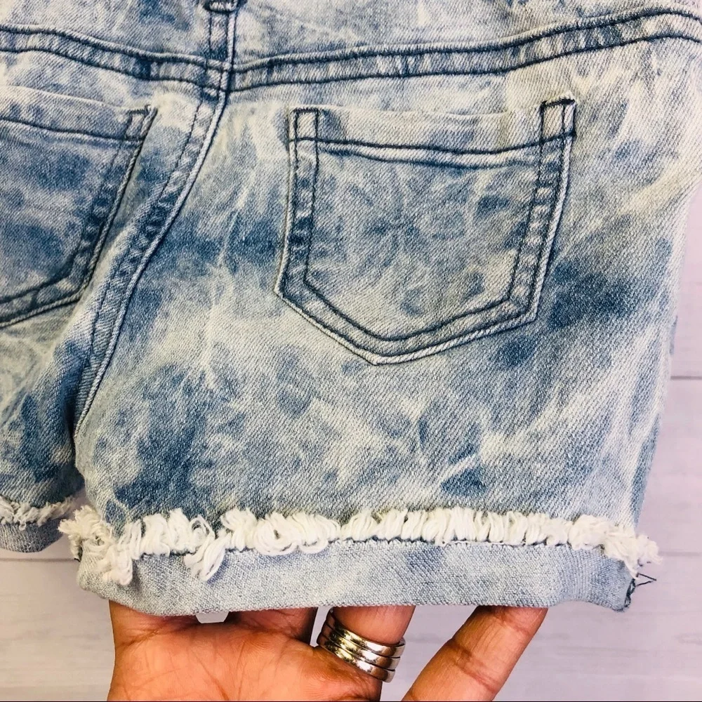 Epic Threats Girls 4T Tie-Dyed Denim shortoveralls - Picture 6 of 6
